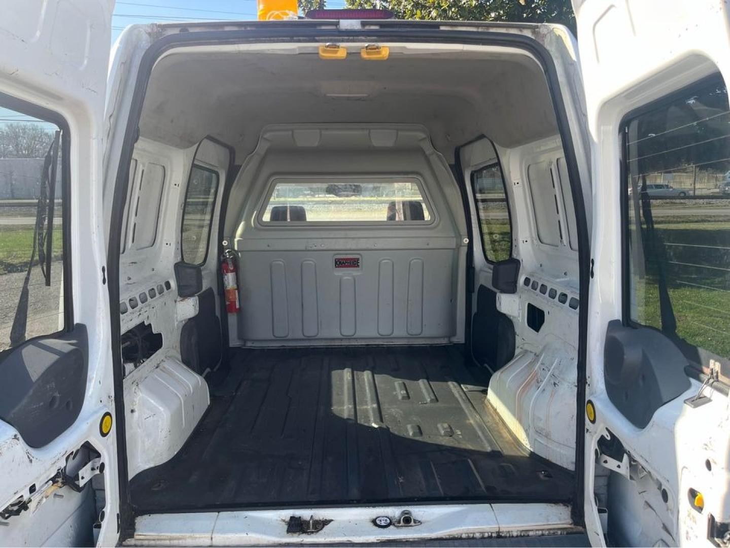 2013 white /Grey Ford Transit Connect XLT (NM0LS6BN8DT) with an 2.0 4 Cylinder engine, Automatic transmission, located at 5700 Curlew Drive, Norfolk, VA, 23502, (757) 455-6330, 36.841885, -76.209412 - Photo#9